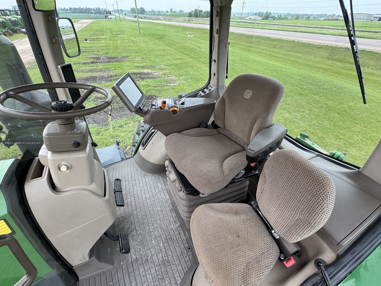 2015 John Deere 8245R Image 10