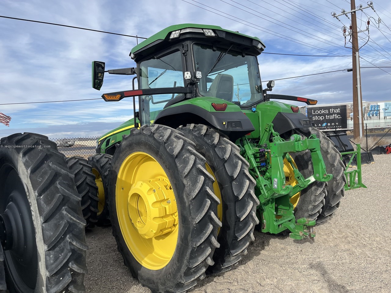 2022 John Deere 8R 250 Image 10
