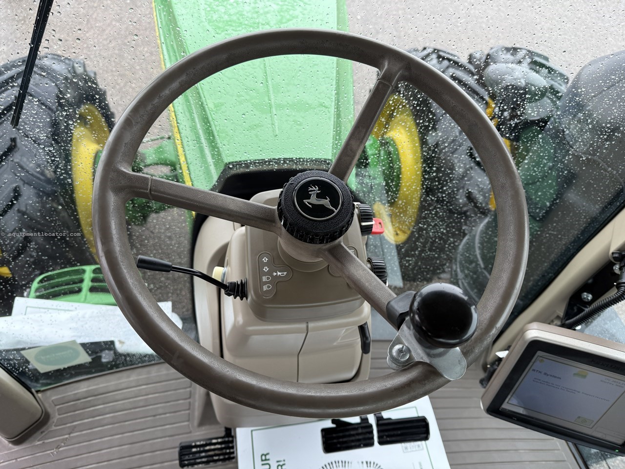 2015 John Deere 8270R Image 10