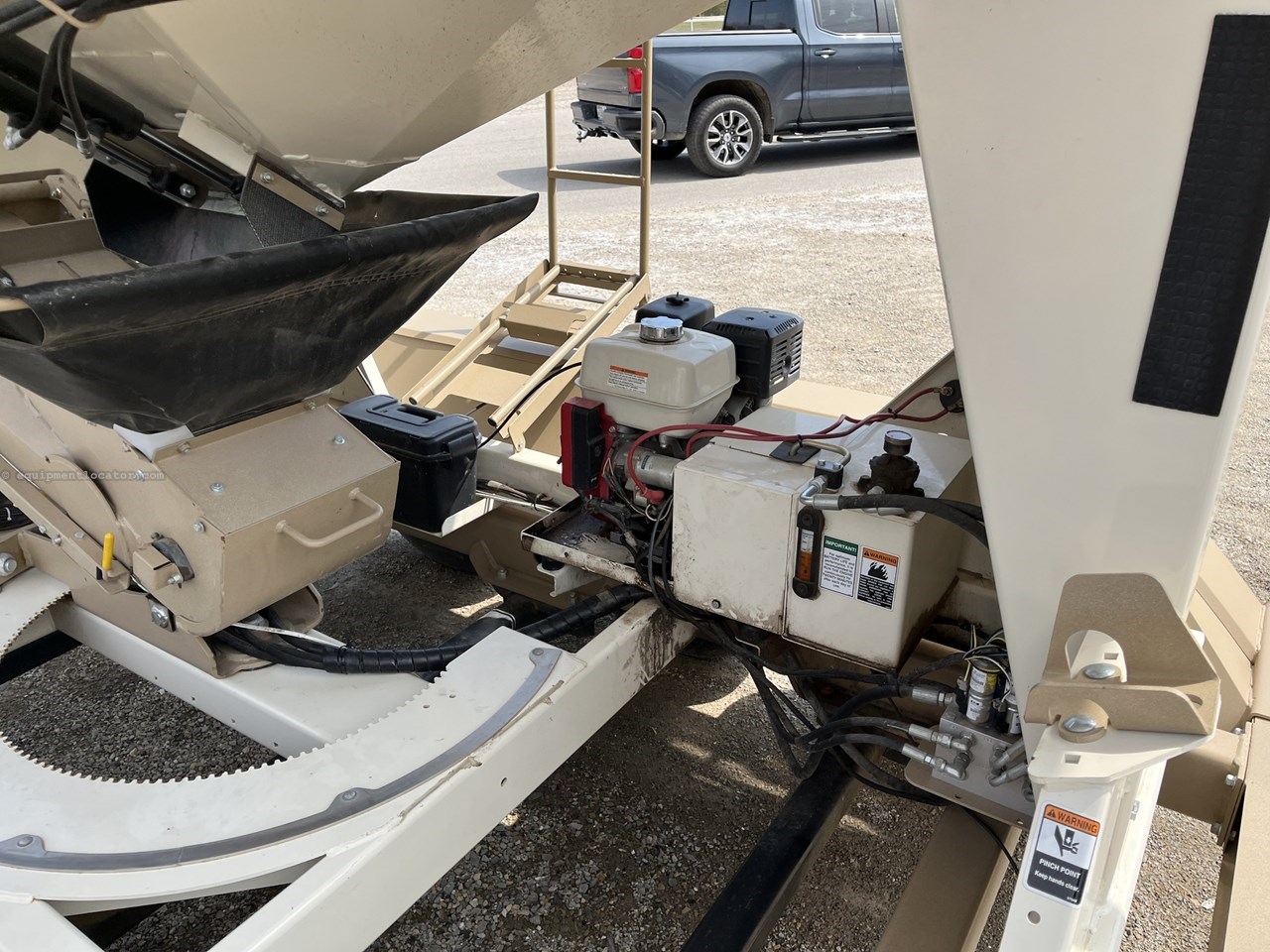 2013 Unverferth 3750 Image 10