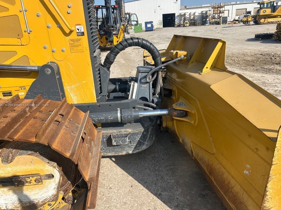 2022 John Deere 750L Image 10