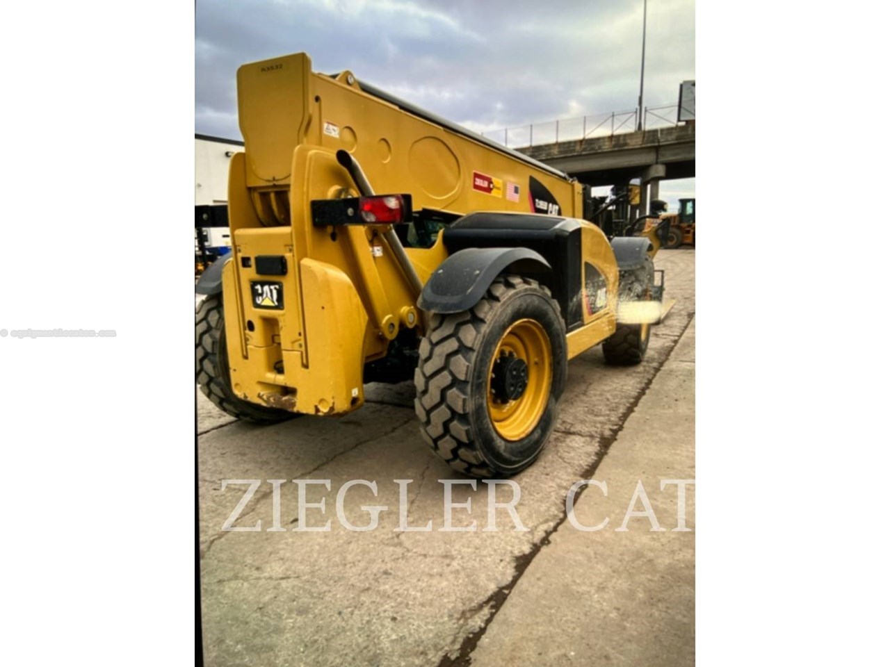 2015 Caterpillar TL1055D Image 4