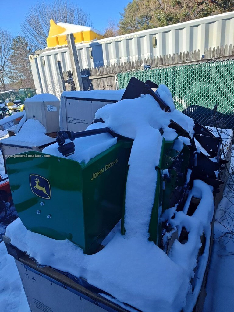 2023 John Deere 54" Quick-Hitch Snowblower Image 3