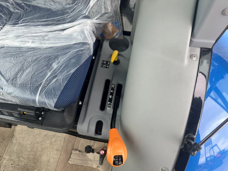 2024 New Holland Boomer 40 Image 10