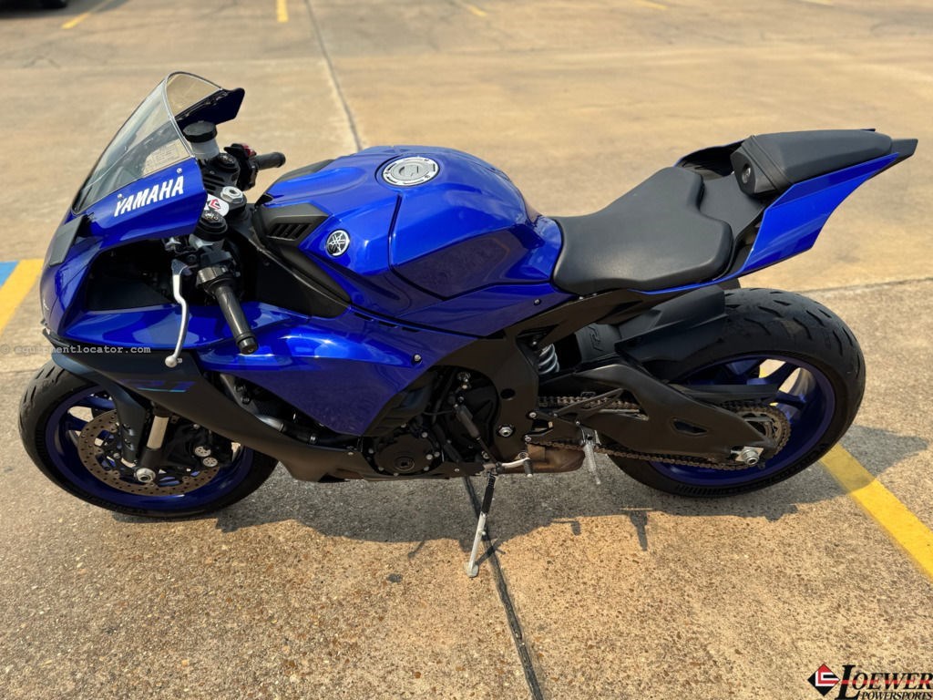 2022 Yamaha YZF-R1 Image 2