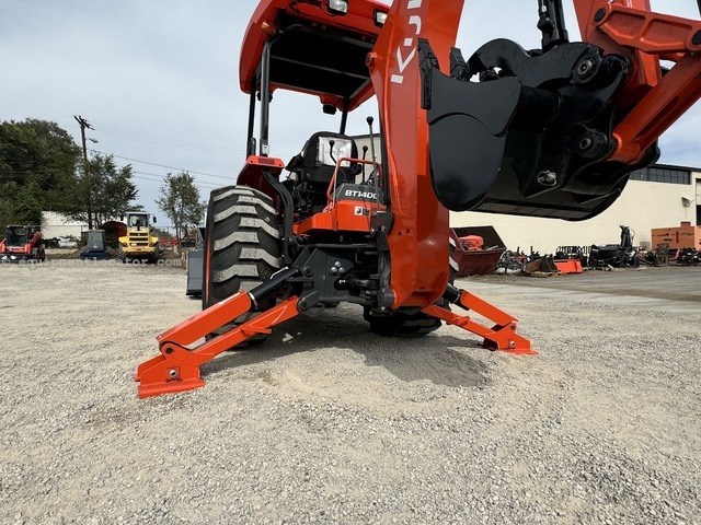 2025 Kubota M62 Image 10