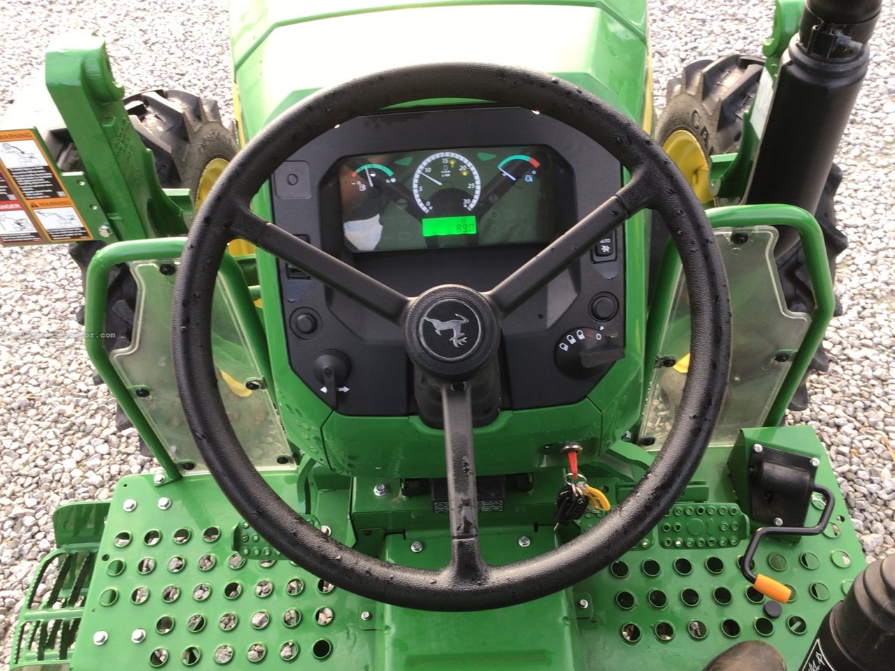 2022 John Deere 5045E Image 10