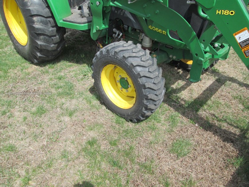 2016 John Deere 4066R Image 10