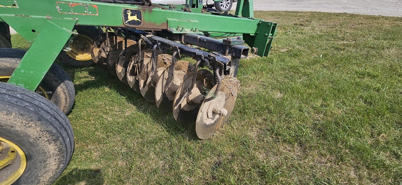 John Deere 235 Image 10