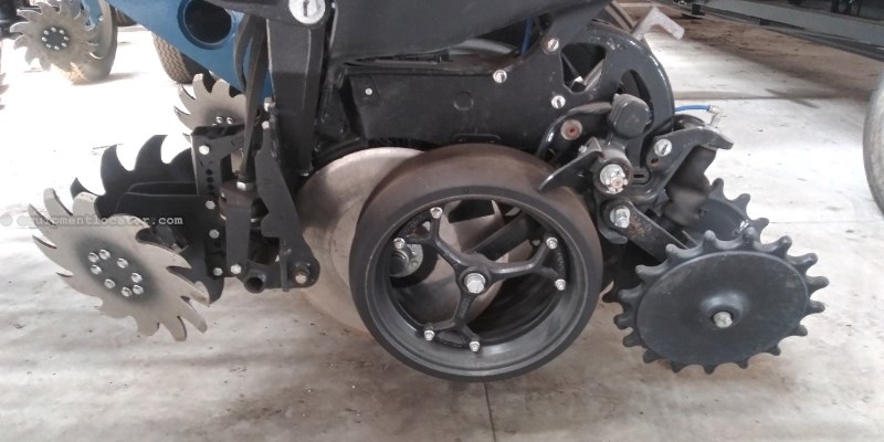 2024 Kinze 5900 Image 10