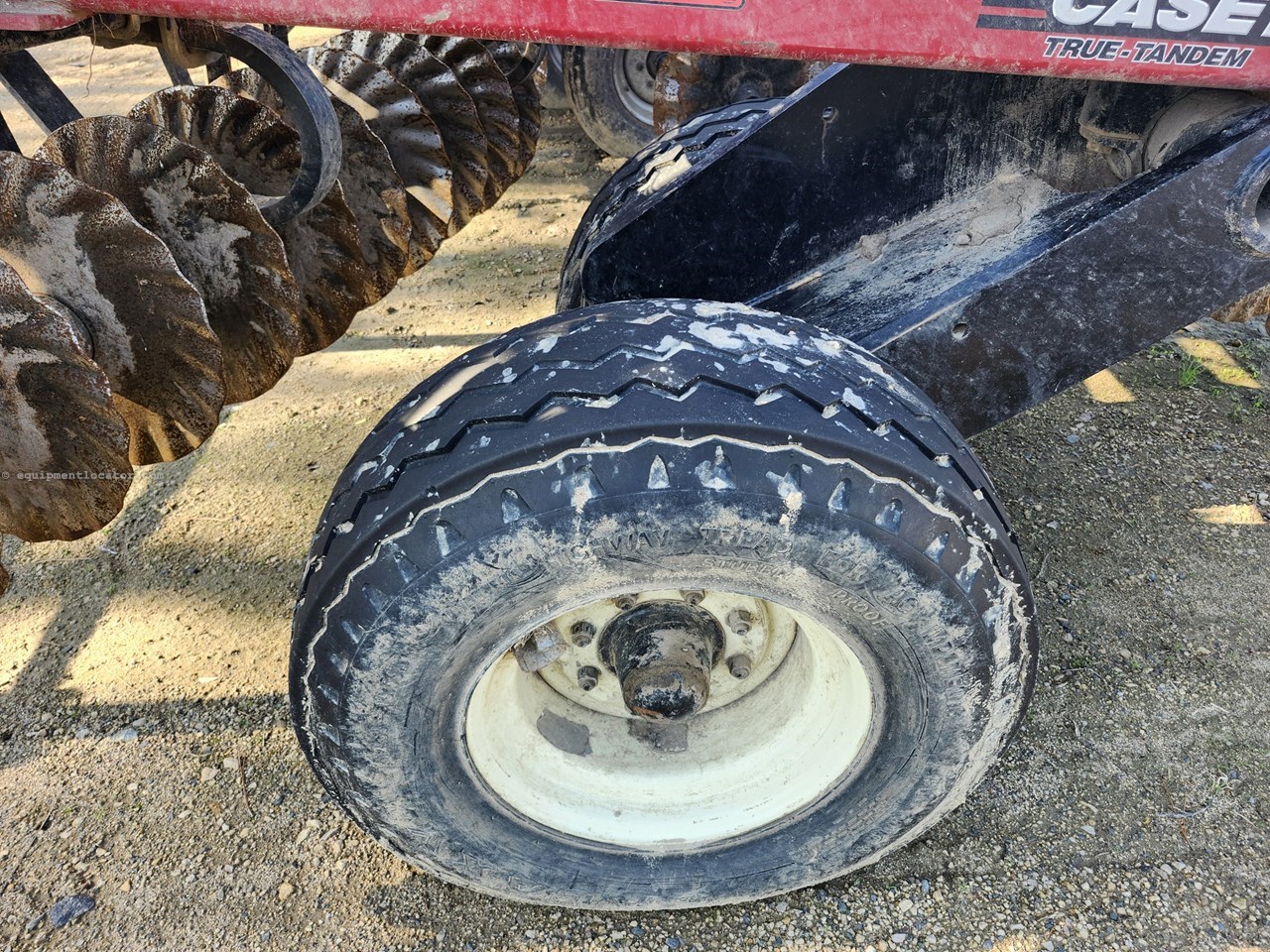 Case IH 330 Image 10