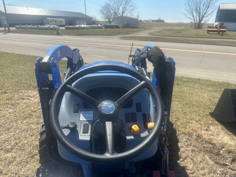 2023 New Holland Workmaster 35 Image 12