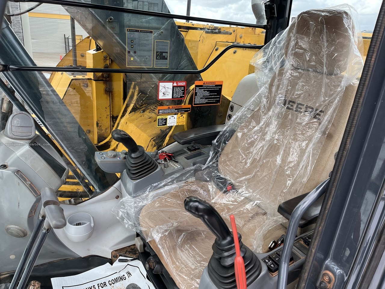 2018 John Deere 245G LC Image 10