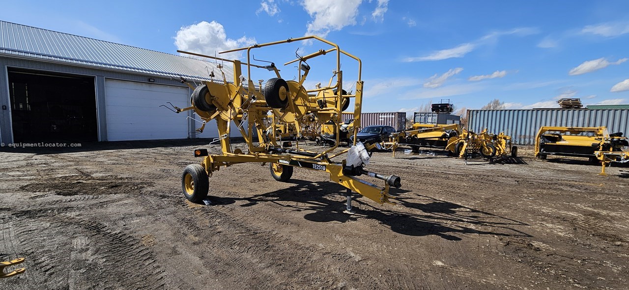 2021 Vermeer TE2510 Tedder Image 10