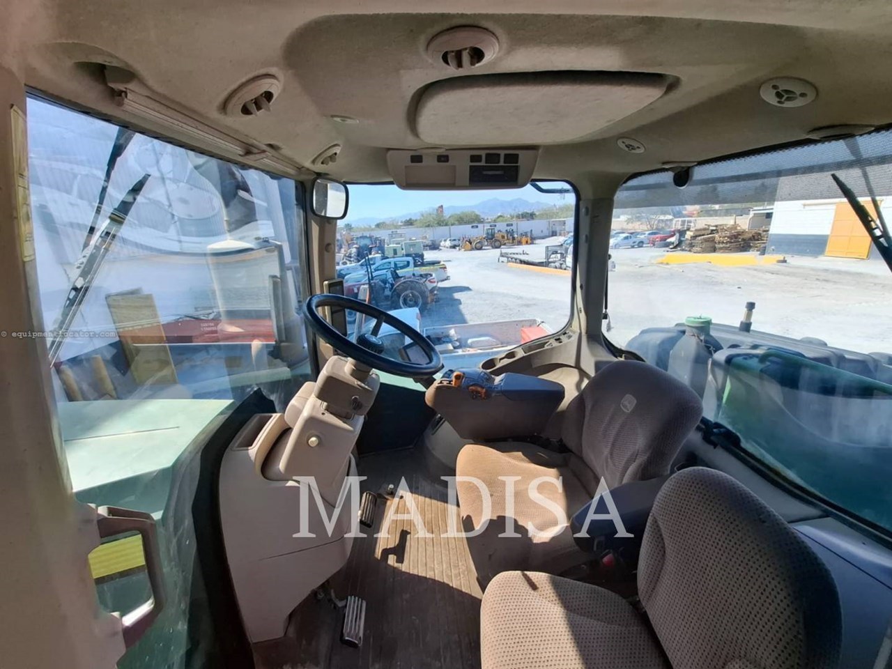 2017 John Deere 9520R Image 10