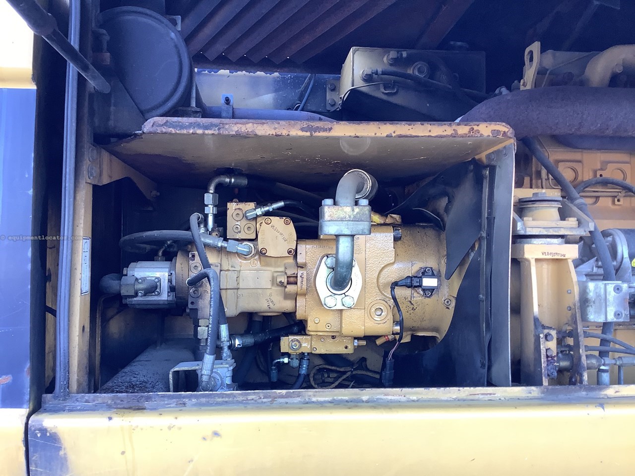 2004 Caterpillar M322C Image 21