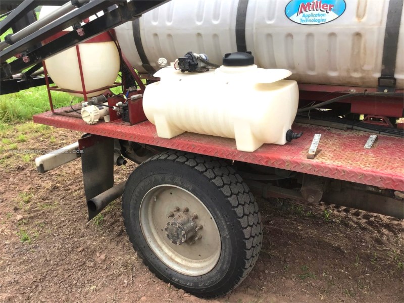 2007 Ford F-550 Image 10