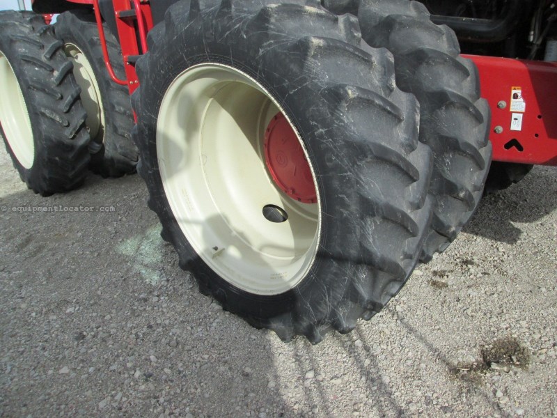 2014 Versatile 375 Image 10