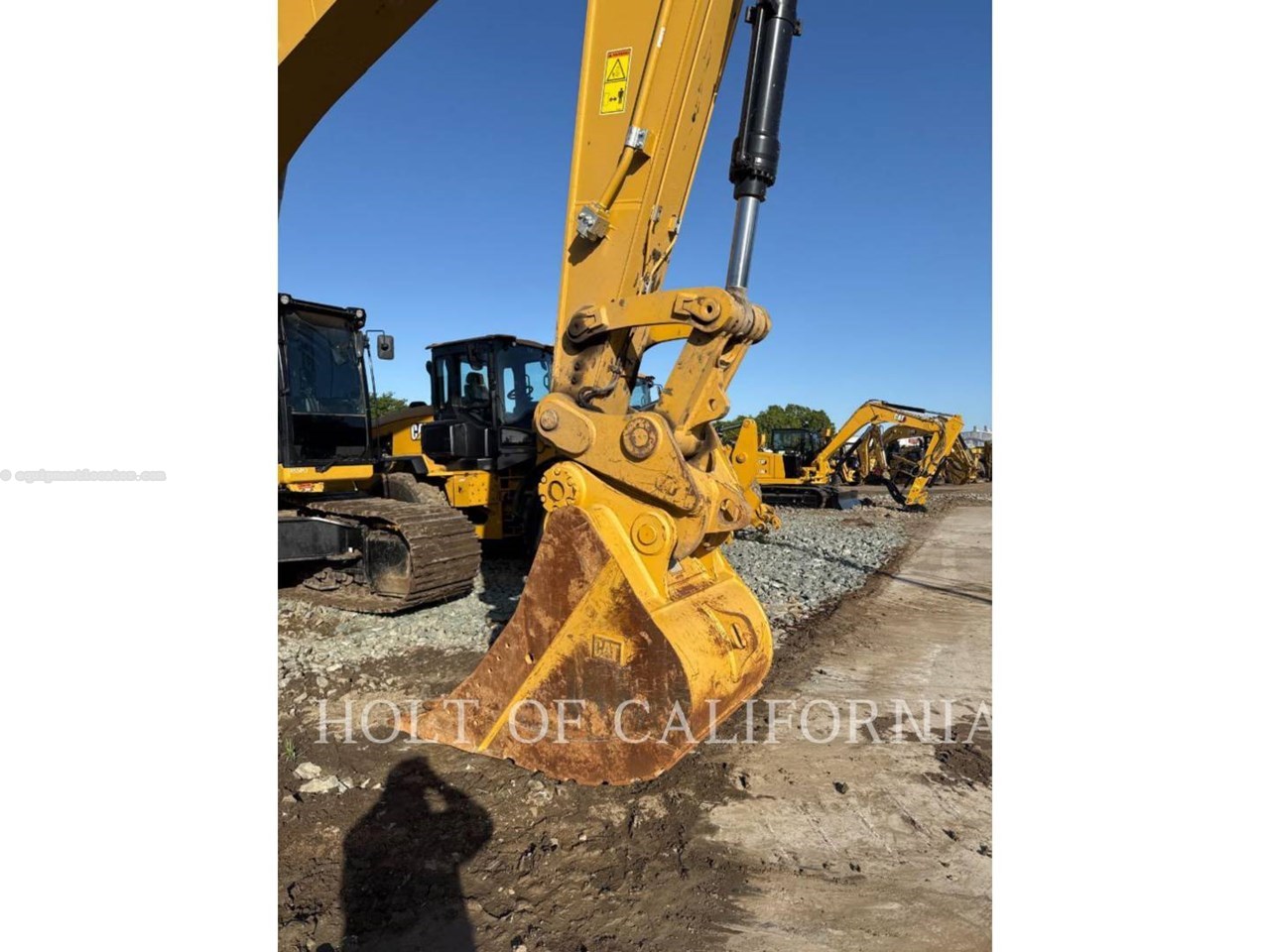 2022 Caterpillar 352FG 2D Image 10