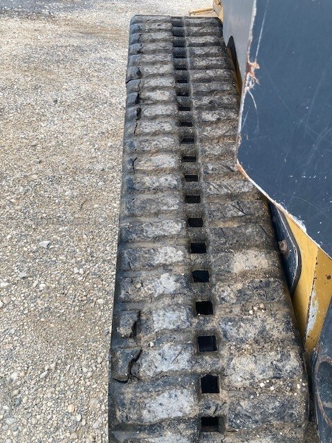 2018 John Deere 331G Image 10