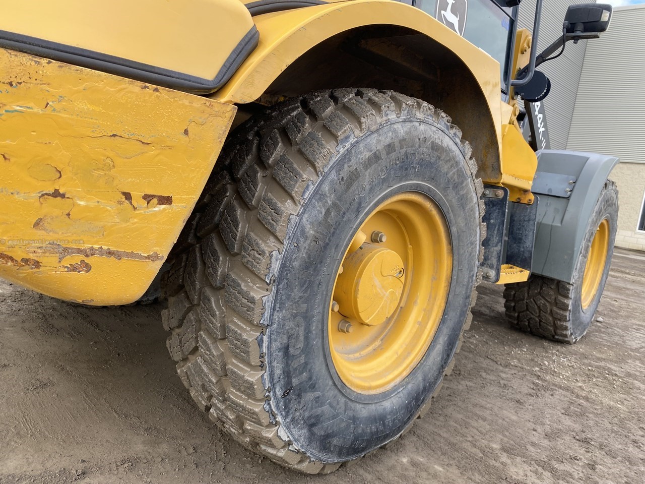 2017 John Deere 244K-II Image 10