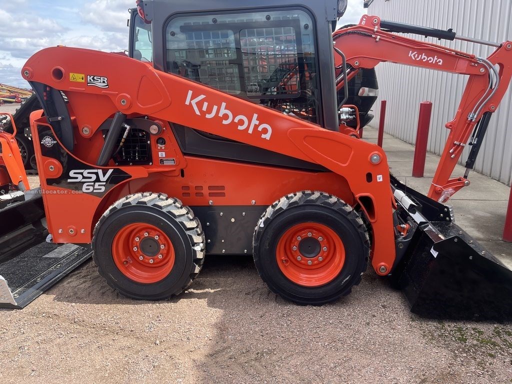2025 Kubota SSV65PHRC Image 3