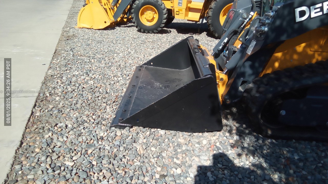 2025 John Deere 317G Image 10