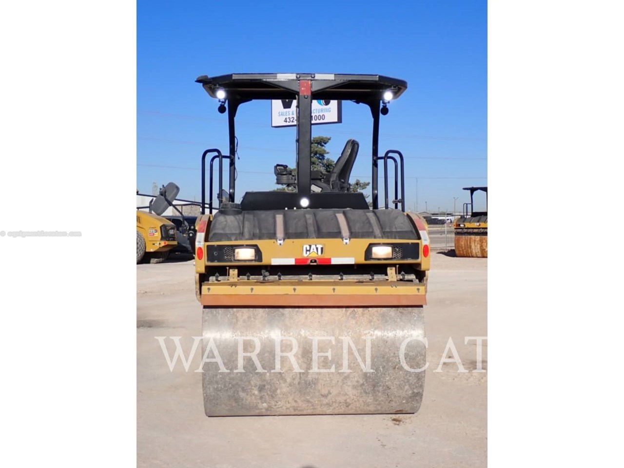 2019 Caterpillar CB10 Image 10