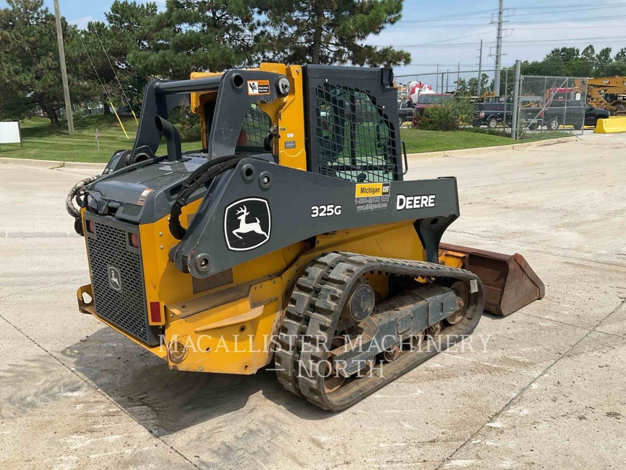 2021 John Deere 325 Image 10