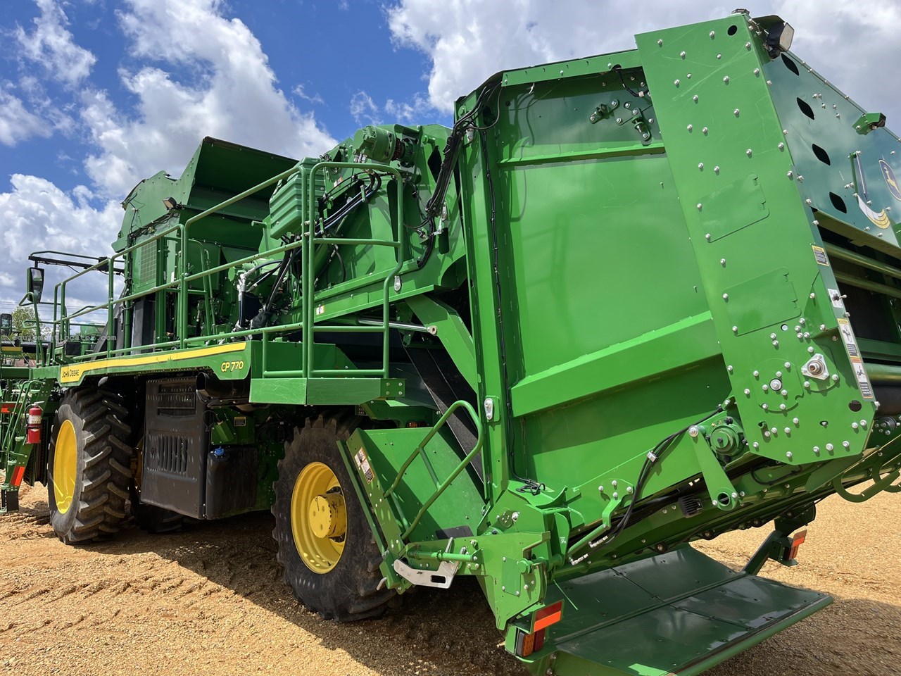 2022 John Deere CP770 Image 10