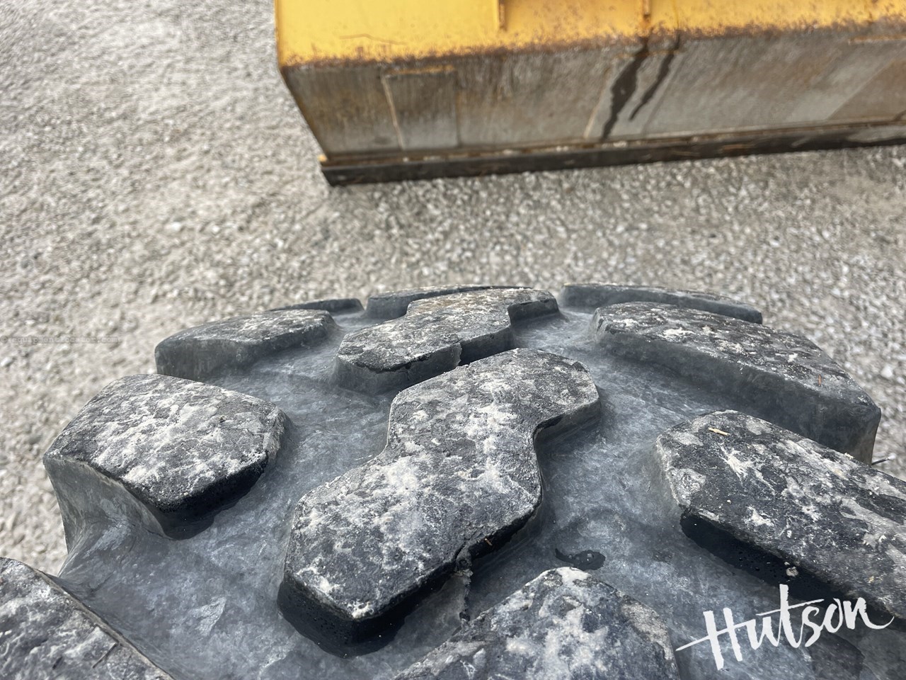 2020 John Deere 204L Image 10