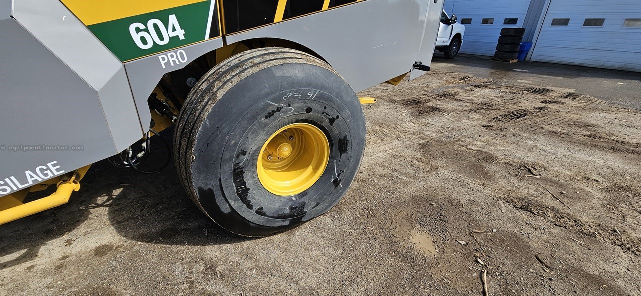 2021 Vermeer 604 Pro G3 Baler Image 10