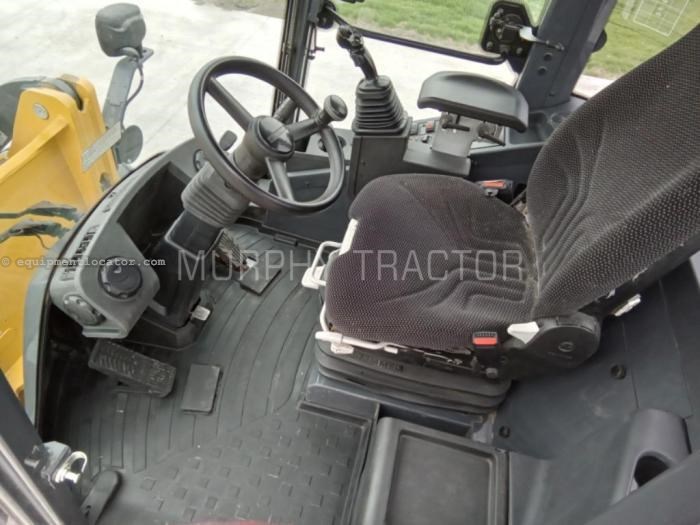 2023 John Deere 244L Image 10