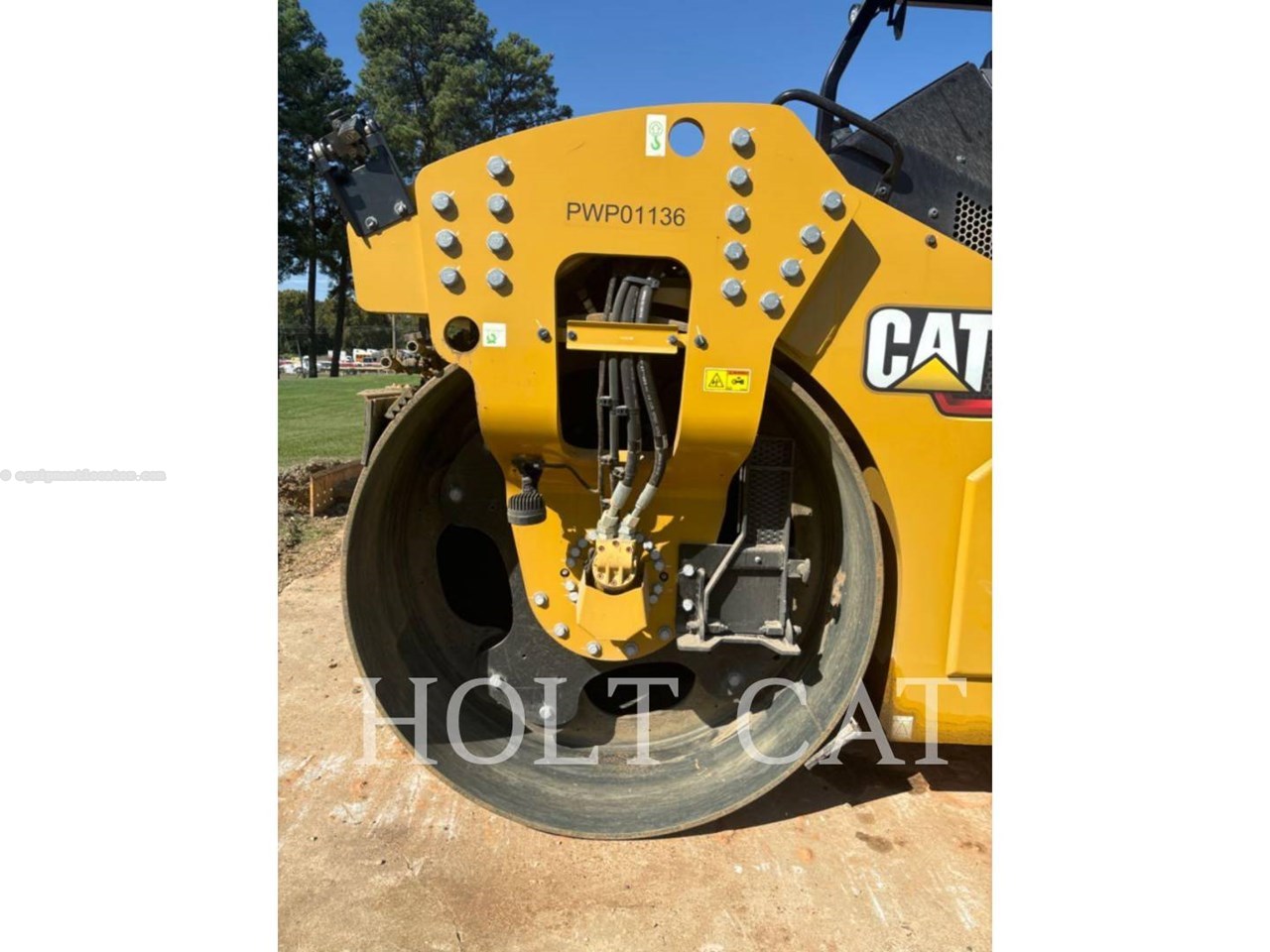 2023 Caterpillar CB13 Image 10