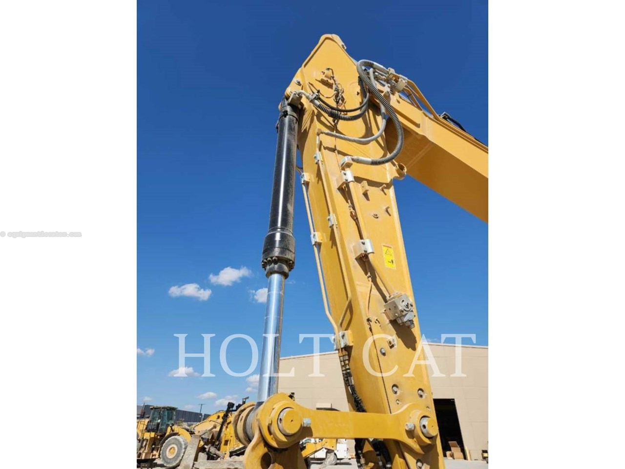 2023 Caterpillar 323 TC Image 10