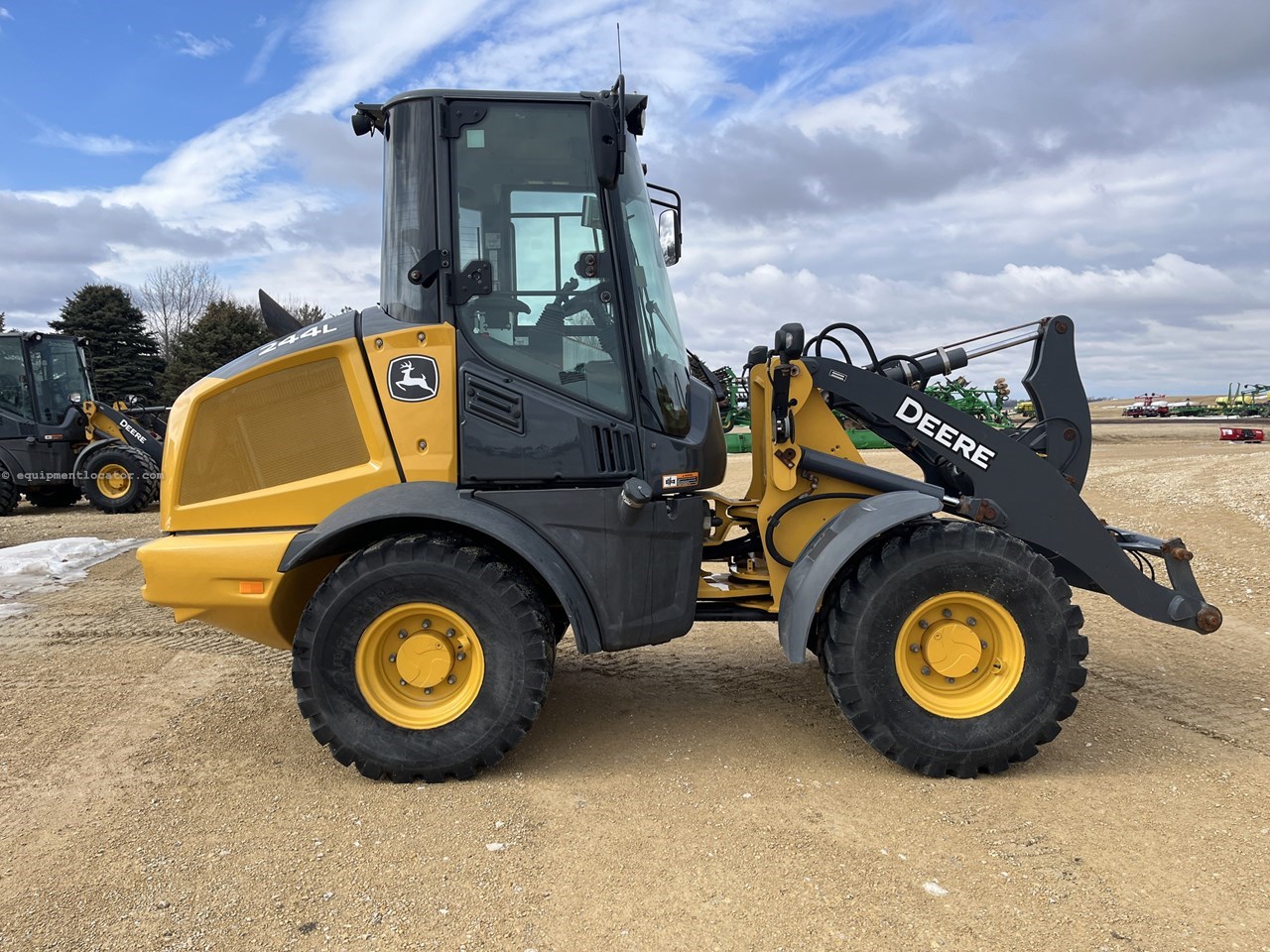 2023 John Deere 244L Image 10