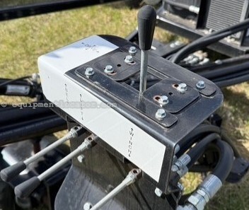 2022 Universal 1547 CONVEYOR Image 10