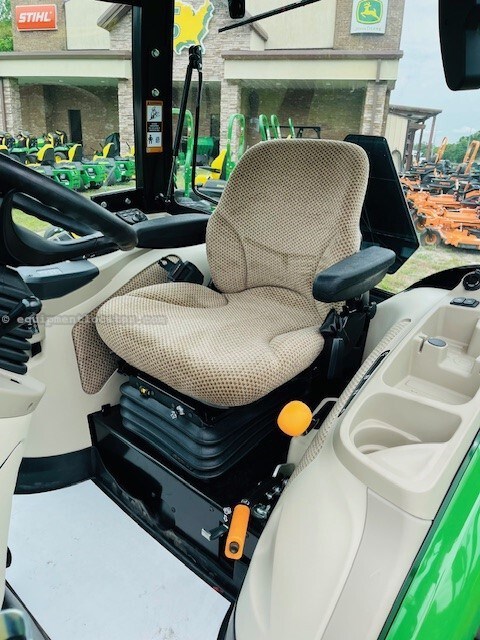 2026 John Deere 4075R Image 10