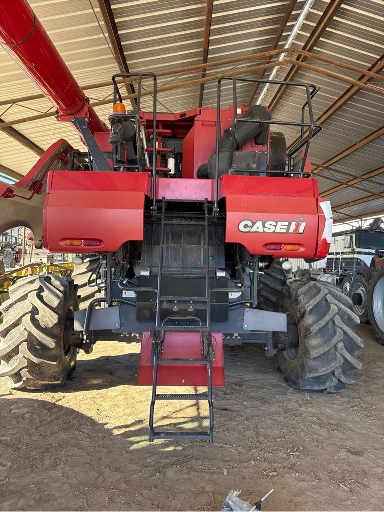 2009 Case IH 8120 Image 3