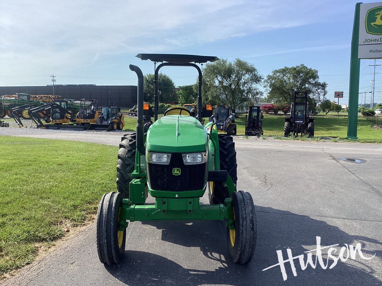 2019 John Deere 5045E Image 10
