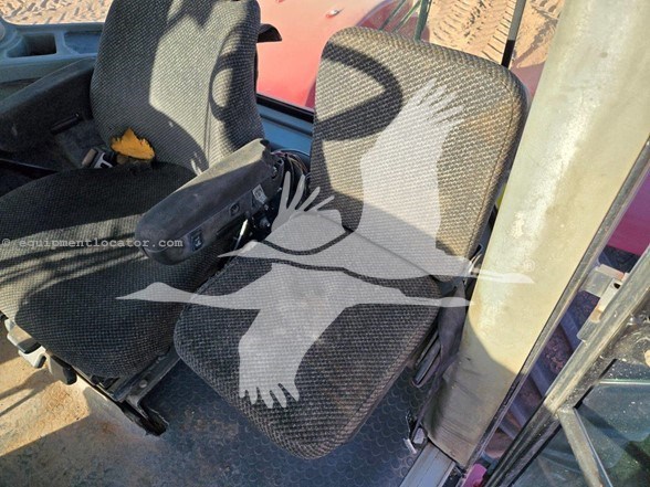 2007 Buhler-Versatile 435 Image 10