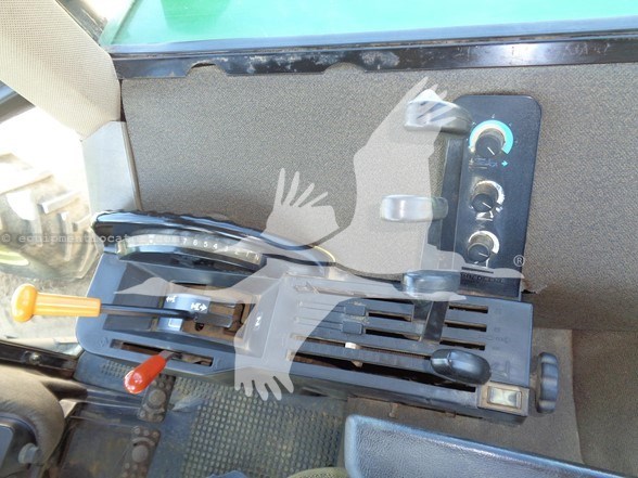 1992 John Deere 4560 Image 10