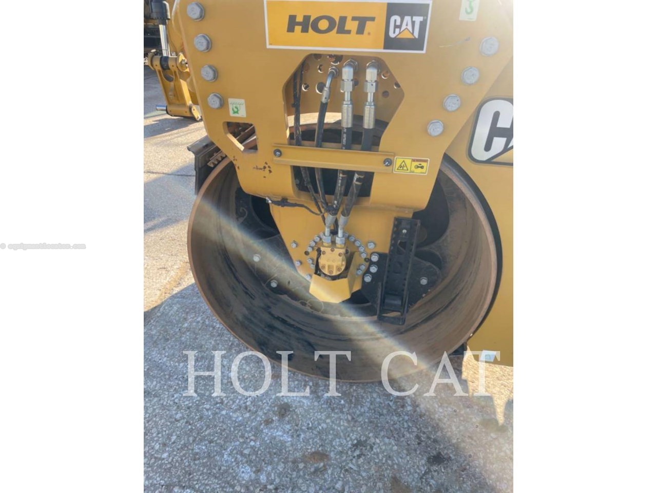 2023 Caterpillar CB10 Image 10