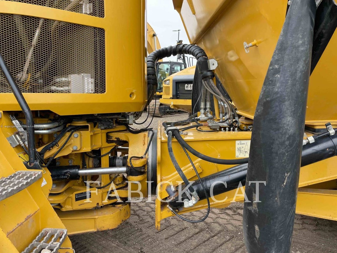 2017 Caterpillar 725C2 Image 10