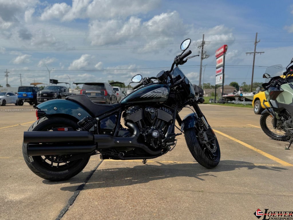 2025 Indian Motorcycle Sport Chief Cascade Green Metallic Image 4