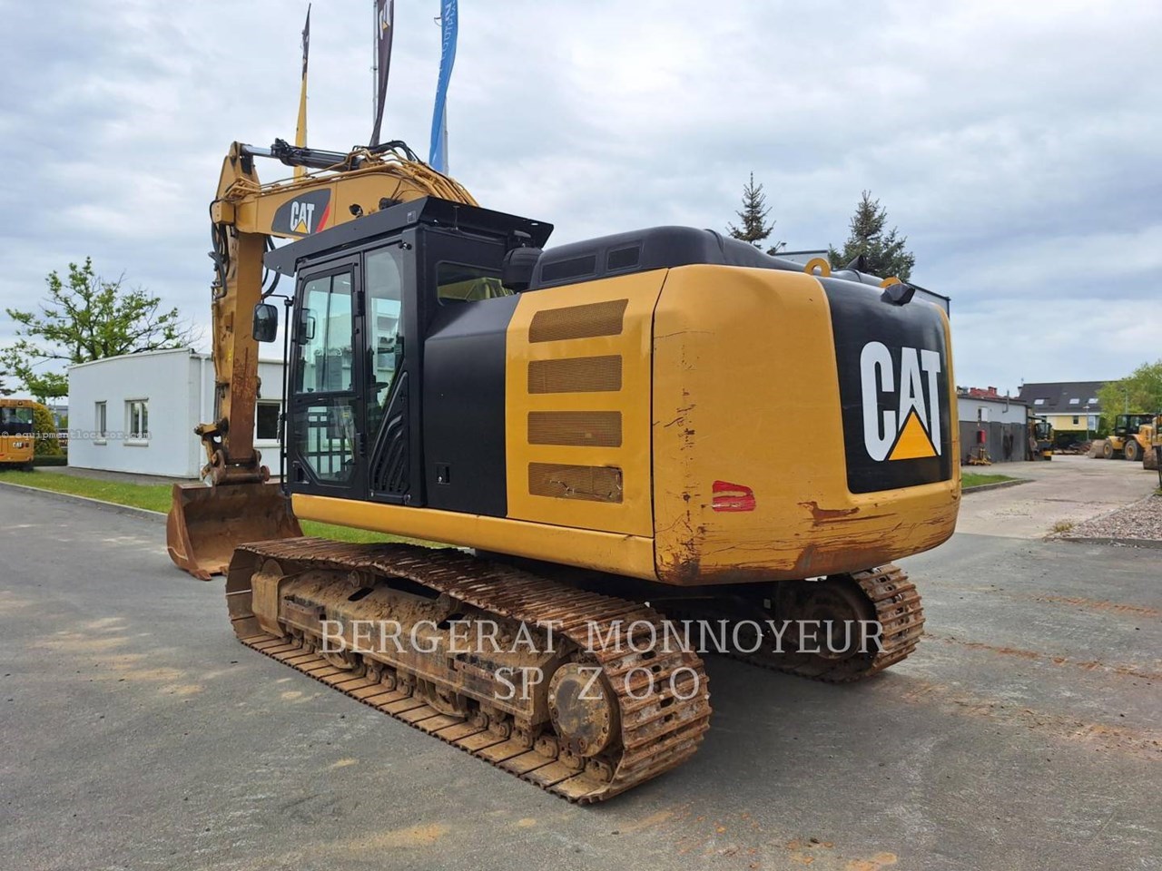 2017 Caterpillar 323FL Image 4