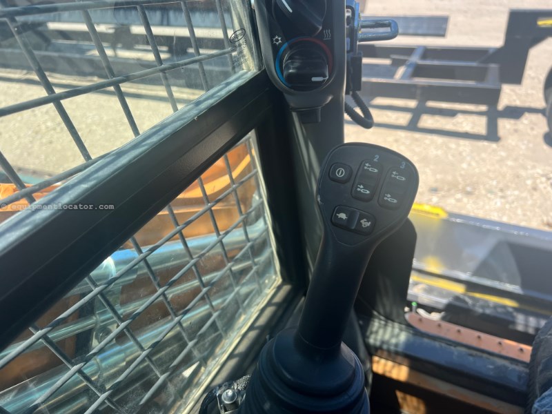 2022 Case TV620B Image 10