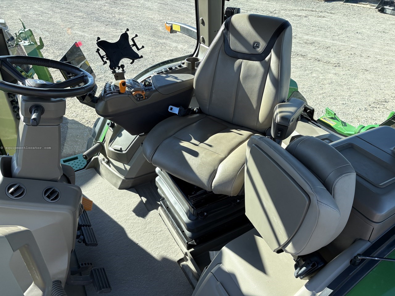 2023 John Deere 8R 370 Image 10