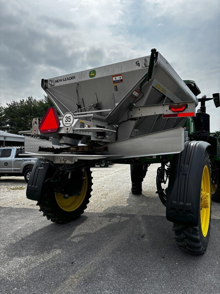 2023 John Deere 400R Image 10