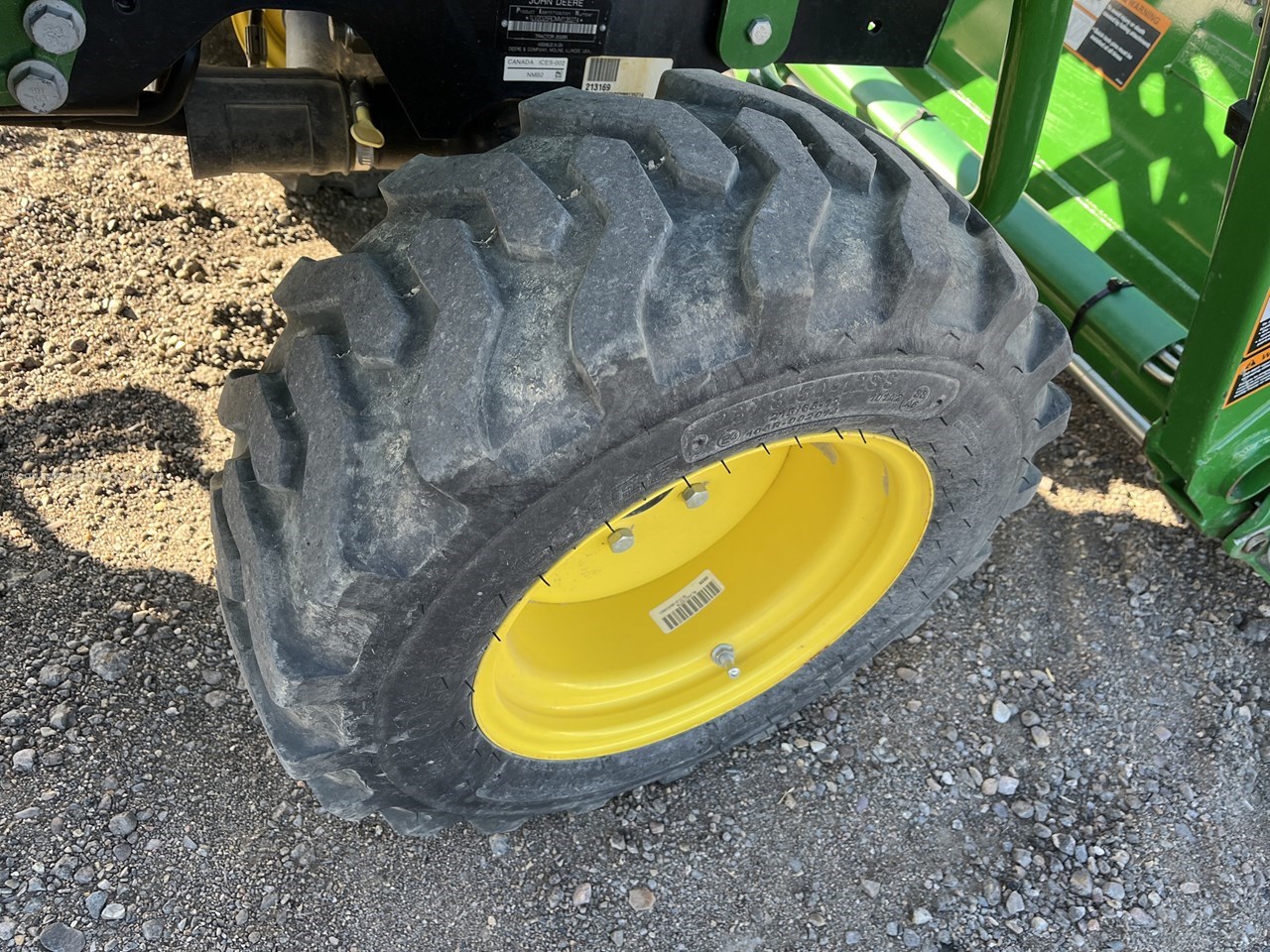 2021 John Deere 2025R Image 10